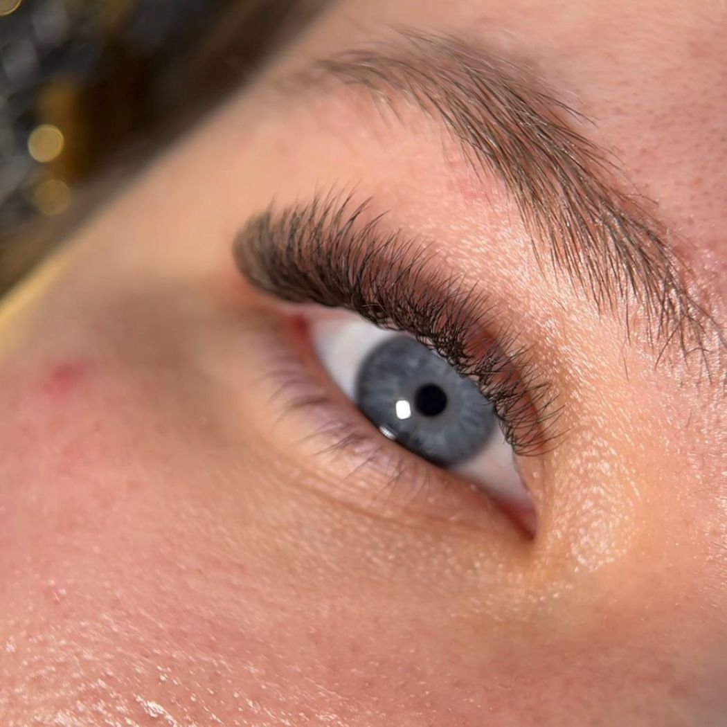 Wimpern & Augenbrauen in Kuddewörde